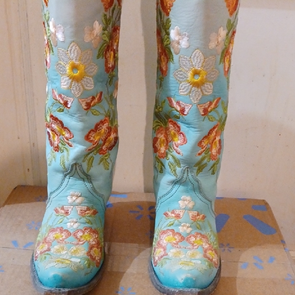 Corral Floral Embroidered Heeled Boots in Turquoise Size 9